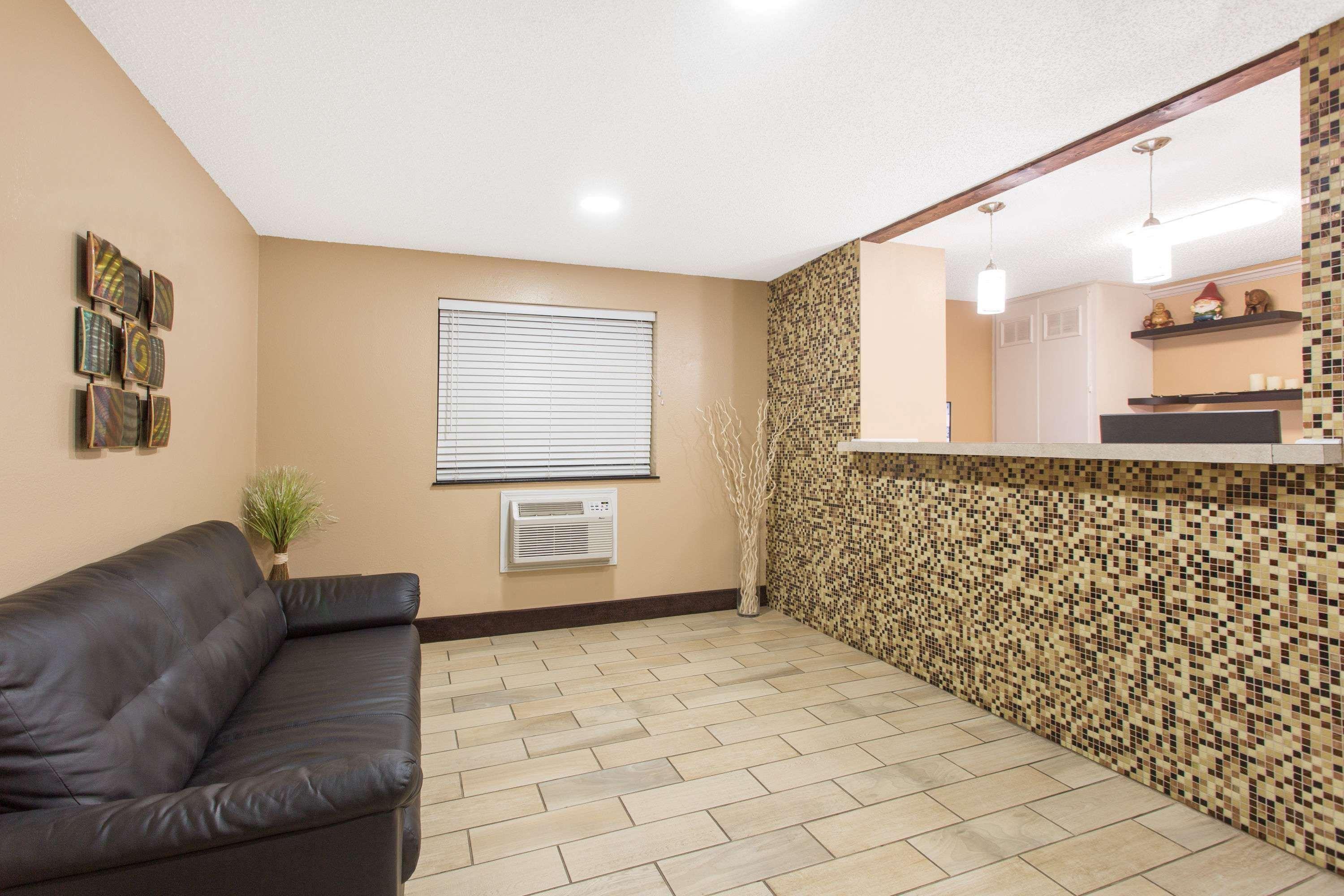 Super 8 By Wyndham Columbus Airport Hotel Exterior foto
